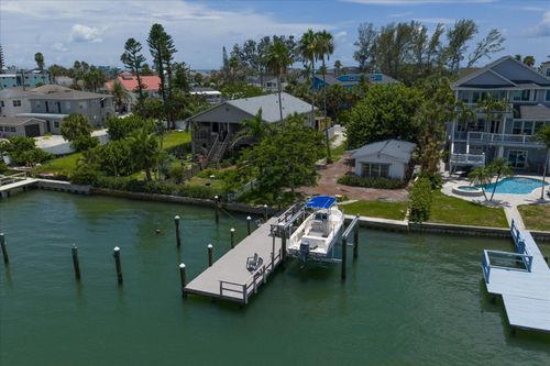 8405 Bayshore Dr, TREASURE ISLAND, FL, 33706-3413 | Card Image