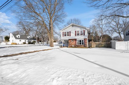 1093 Oakneck Rd, Bay Shore, NY, 11706-6129 | Card Image