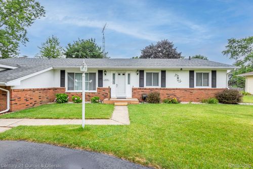 6934 Colonial Dr, Tecumseh, MI, 49286-9565 | Card Image