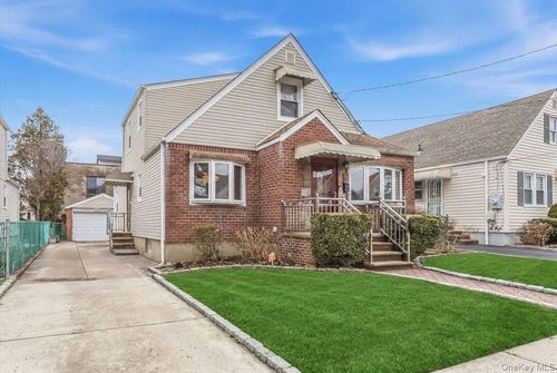 505 N 1st St, New Hyde Park, NY, 11040-2819 | Card Image