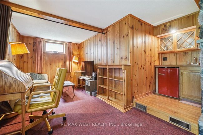 11988 6 Th Line, House other with 3 bedrooms, 2 bathrooms and 8 parking in Limehouse ON | Image 9