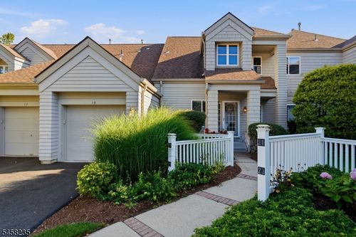 19-19 Windsor Ct, Hamburg, NJ, 07419-1200 | Card Image