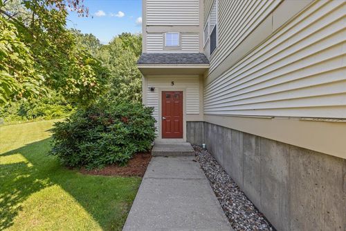 227 Hildred Dr, Burlington, VT, 05401-3693 | Card Image