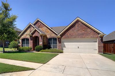 613 Newchester Drive, House other with 3 bedrooms, 2 bathrooms and null parking in Roanoke TX | Image 2