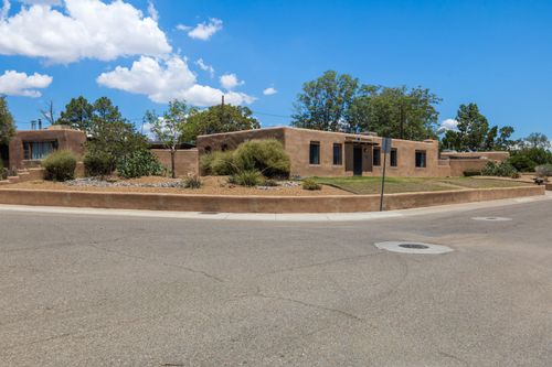 815 Rio Vista Circle Sw, Albuquerque, NM, 87105 | Card Image