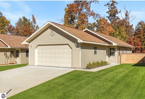 9842 Deer Track Ct, Interlochen, MI, 49643-8202 | Card Image