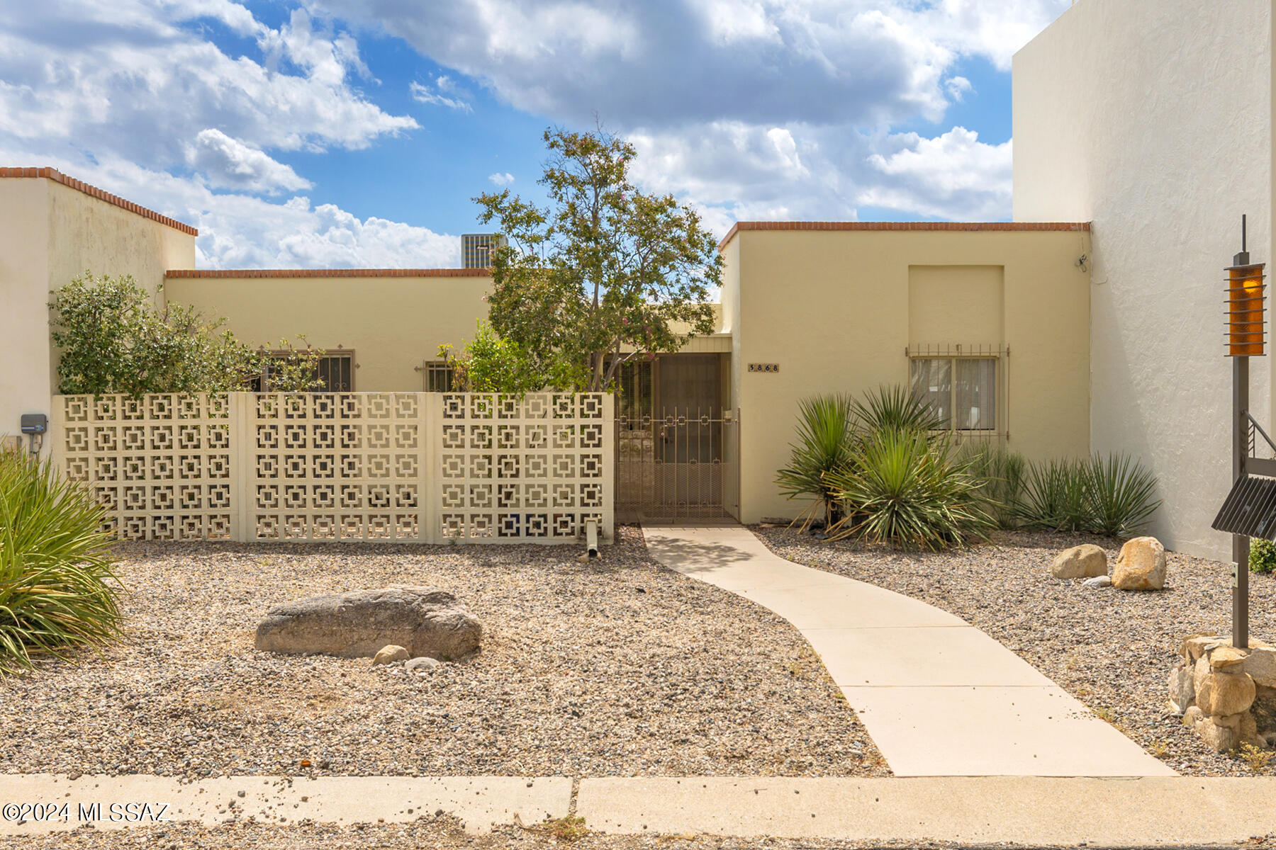 Camino Esplendora , Tucson, AZ 85718