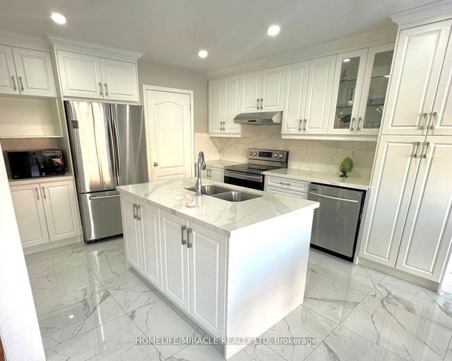 24 Zimmer St, House other with 4 bedrooms, 3 bathrooms and 4 parking in Brampton ON | Image 9