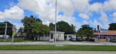 309 E 49th St, House other with 3 bedrooms, 2 bathrooms and null parking in Hialeah FL | Image 2