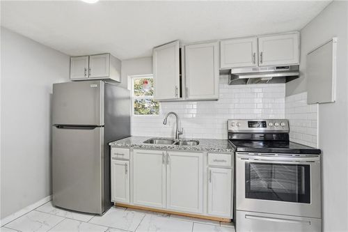 816 S Woodland Ave, Independence, MO, 64052-4047 | Card Image