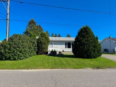 247 Raymond St, House other with 3 bedrooms, 3 bathrooms and 4 parking in New Liskeard ON | Image 2