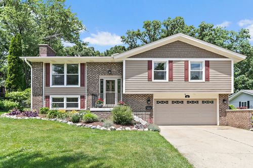101 S Cedarcrest Dr, Schaumburg, IL, 60193-1505 | Card Image