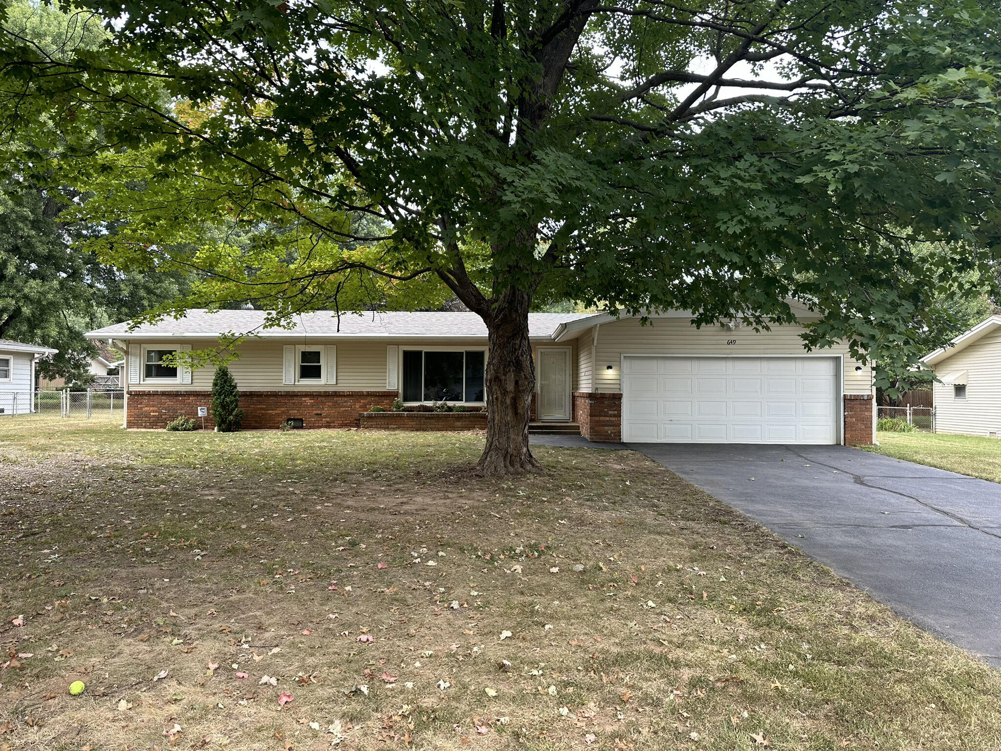 Riverside St, Springfield, MO 65807