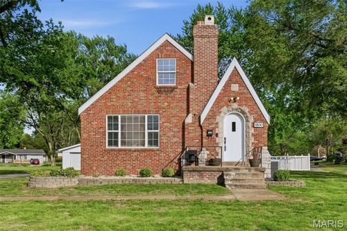1800 Patterson Rd, Florissant, MO, 63031-3247 | Card Image