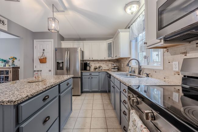 22 Countryside Ln, House other with 3 bedrooms, 3 bathrooms and null parking in Pelham NH | Image 11