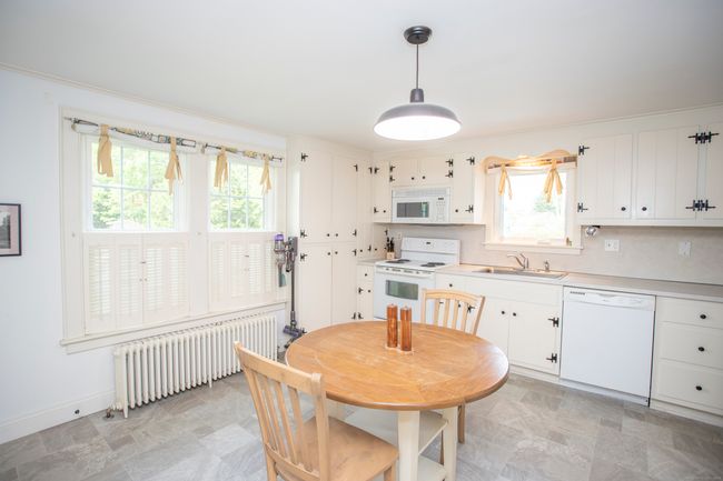 62 Lynde St, House other with 4 bedrooms, 2 bathrooms and 4 parking in Old Saybrook CT | Image 13