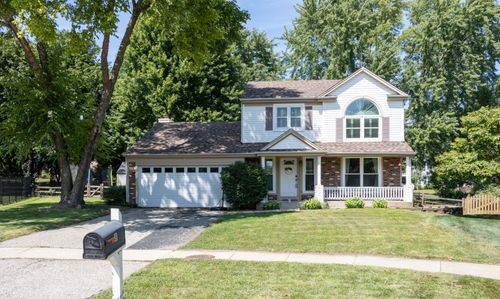 8 Raintree Ct, Cary, IL, 60013-2482 | Card Image
