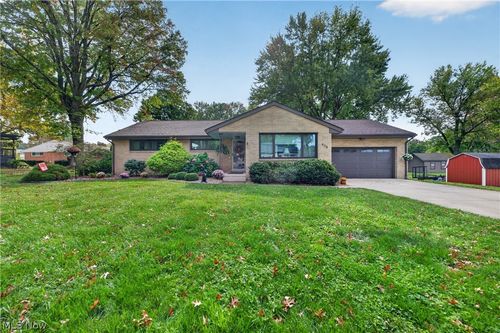 408 E 18th St, Dover, OH, 44622-1020 | Card Image