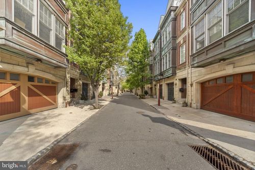 220 Gaskill St, PHILADELPHIA, PA, 19147-1589 | Card Image