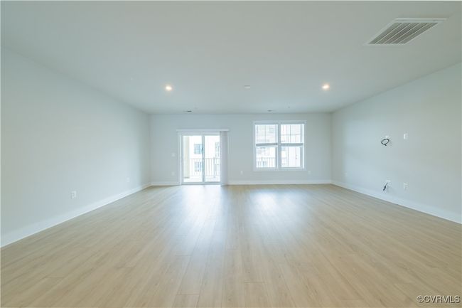 Unfurnished room featuring baseboards, light wood-style flooring, and recessed lighting | Image 18