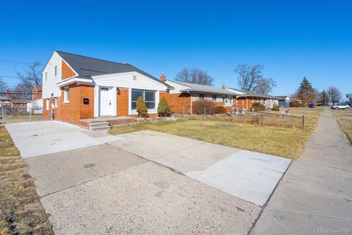 18327 E 13 Mile Rd, Fraser, MI, 48026-4602 | Card Image