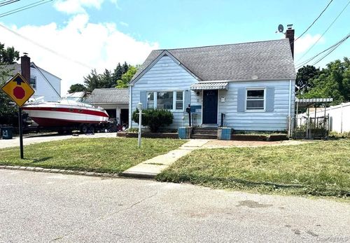 11 Stevens Pl, Huntingtn Sta, NY, 11746-2926 | Card Image