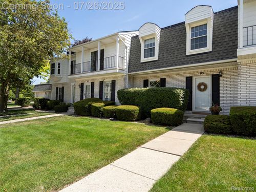 65 Stratford Ln, Rochester Hills, MI, 48309-2009 | Card Image
