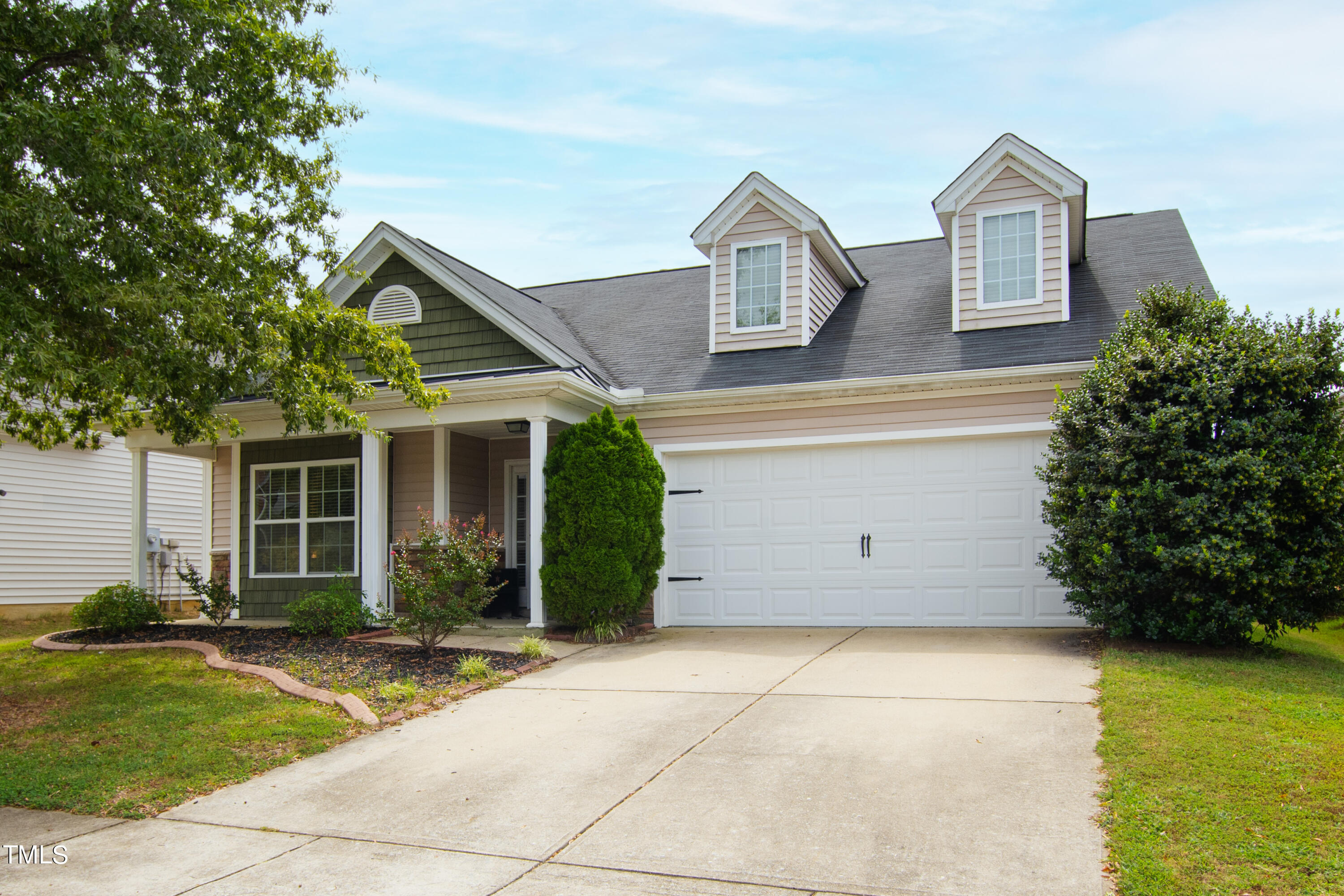 Leyland Cypress Ln, Fuquay Varina, NC 27526
