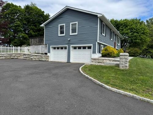 21 Overlook Dr, Newburgh, NY, 12550-1332 | Card Image