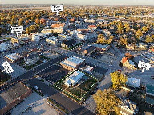 131 E 8th St, Trenton, MO, 64683-2123 | Card Image