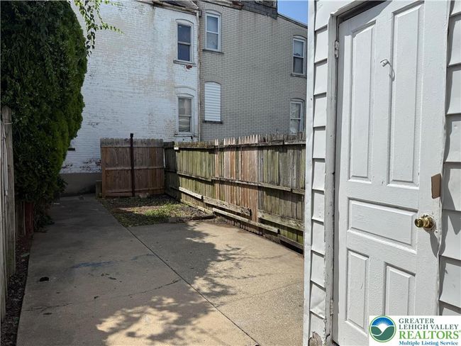 424 W Cedar St, Townhouse with 3 bedrooms, 1 bathrooms and null parking in Allentown PA | Image 8