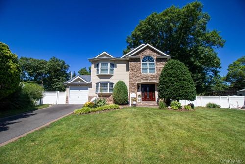 5 Hickory Ln, Roslyn Heights, NY, 11577-2105 | Card Image