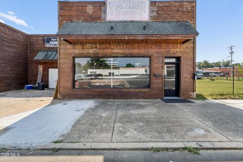 428 E E St, Elizabethton, TN, 37643-3305 | Card Image