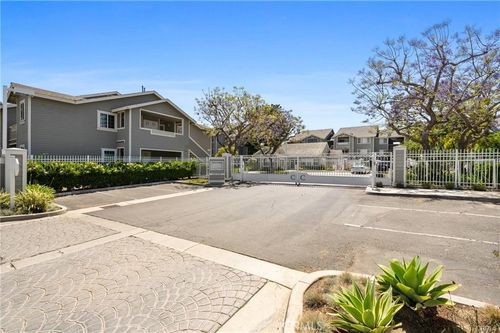 g1-3500 S Greenville St, Santa Ana, CA, 92704-3551 | Card Image