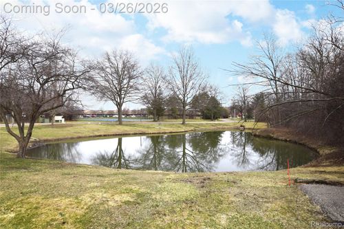 3-2525 White Oak Pl, Flint, MI, 48532-5402 | Card Image