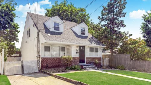 1090 Fayette St, Uniondale, NY, 11553-1731 | Card Image