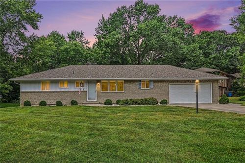 708 Melrose St, Liberty, MO, 64068-2837 | Card Image