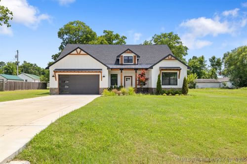 816 W Brewer Ave, McAlester, OK, 74501-2055 | Card Image