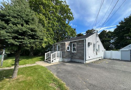184 Suffolk Avenue, Islip, NY, 11717 | Card Image