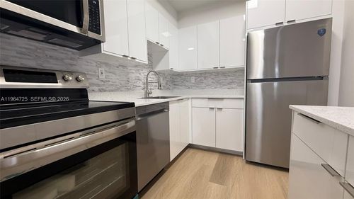 apt-201-9705 Hammocks Blvd, Miami, FL, 33196-1553 | Card Image