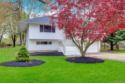256 Vanderbilt Ave, Brentwood, NY, 11717-2521 | Card Image