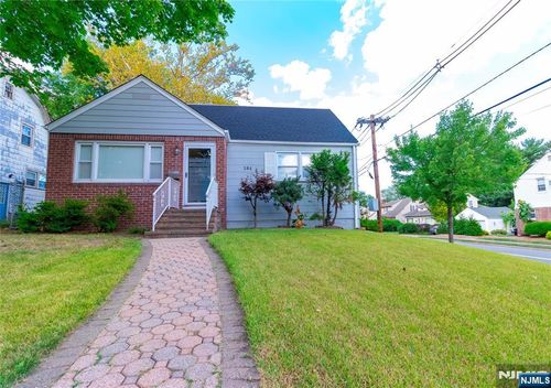 284 Continental Ave, River Edge, NJ, 07661-1436 | Card Image