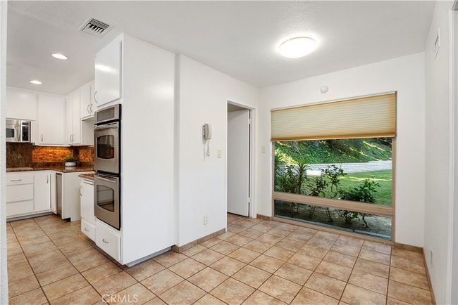 Dining area off kitchen | Image 22