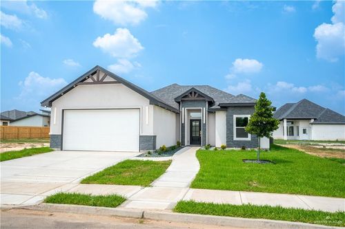 2305 Venice Dr, Edinburg, TX, 78542-8041 | Card Image