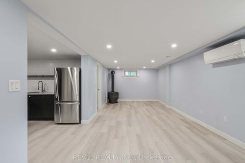 bsmt-215 Main St W, Shelburne, ON, L9V2X8 | Card Image