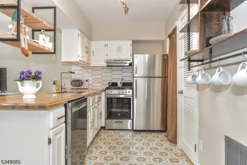 6-3 Davos Dr, Vernon, NJ, 07462-4579 | Card Image