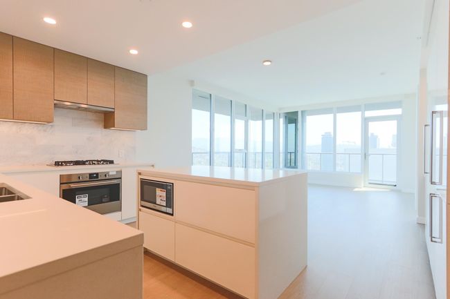 4901 - 2108 Gilmore Ave, Condo with 2 bedrooms, 2 bathrooms and 1 parking in Burnaby BC | Image 4