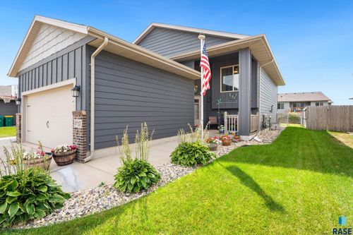 3017 S Keyrell Dr Drive, Sioux Falls, SD, 57106 | Card Image