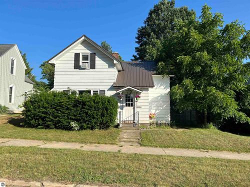 216 Crippen St, Cadillac, MI, 49601-1415 | Card Image