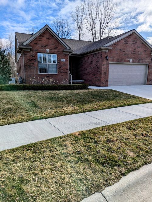 12341 Twin Brook Dr, Bruce Twp, MI, 48065-5447 | Card Image
